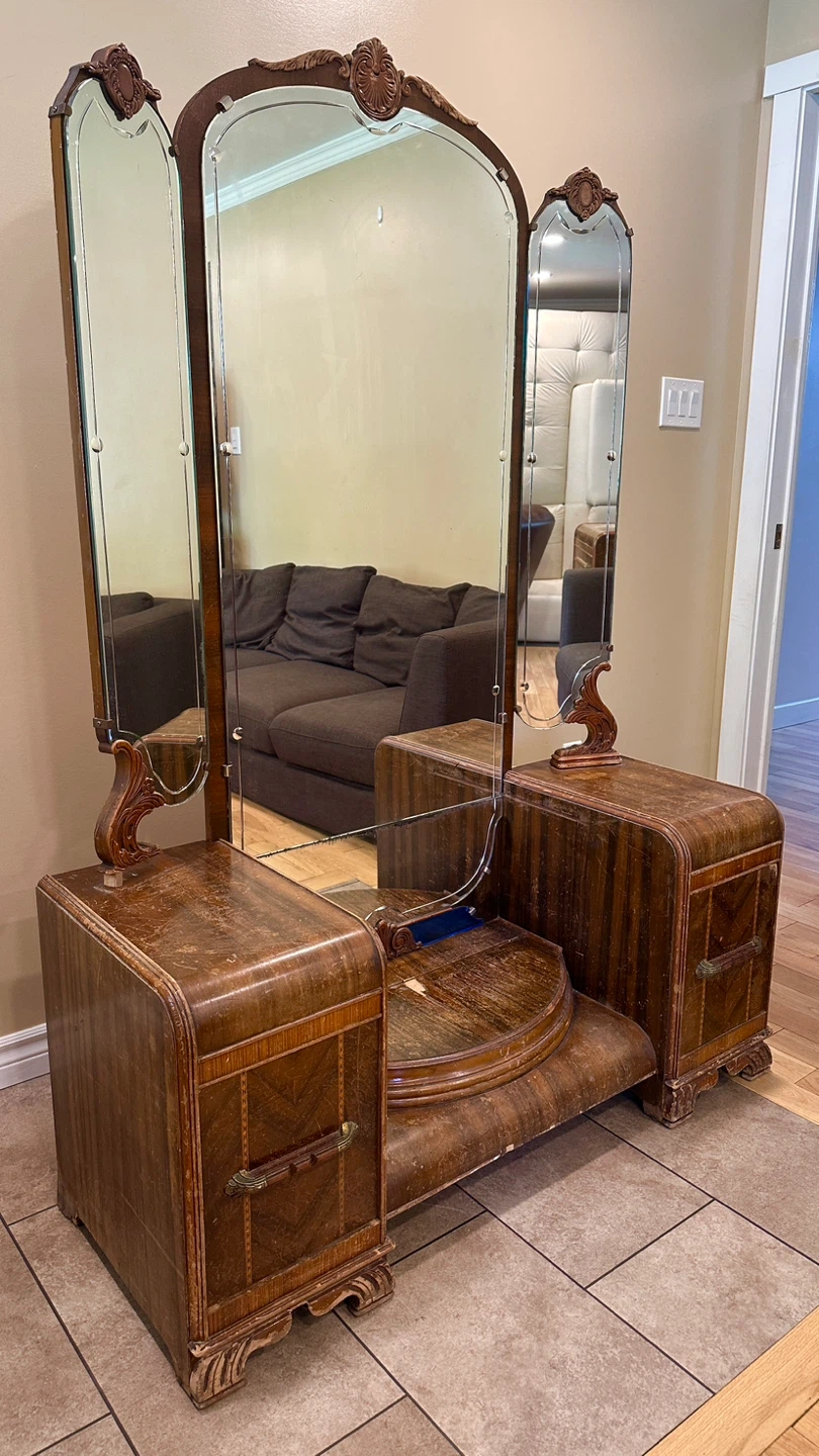 Antique 1939 Art Deco Vanity Dresser (CAN DELIVER) - photo 2