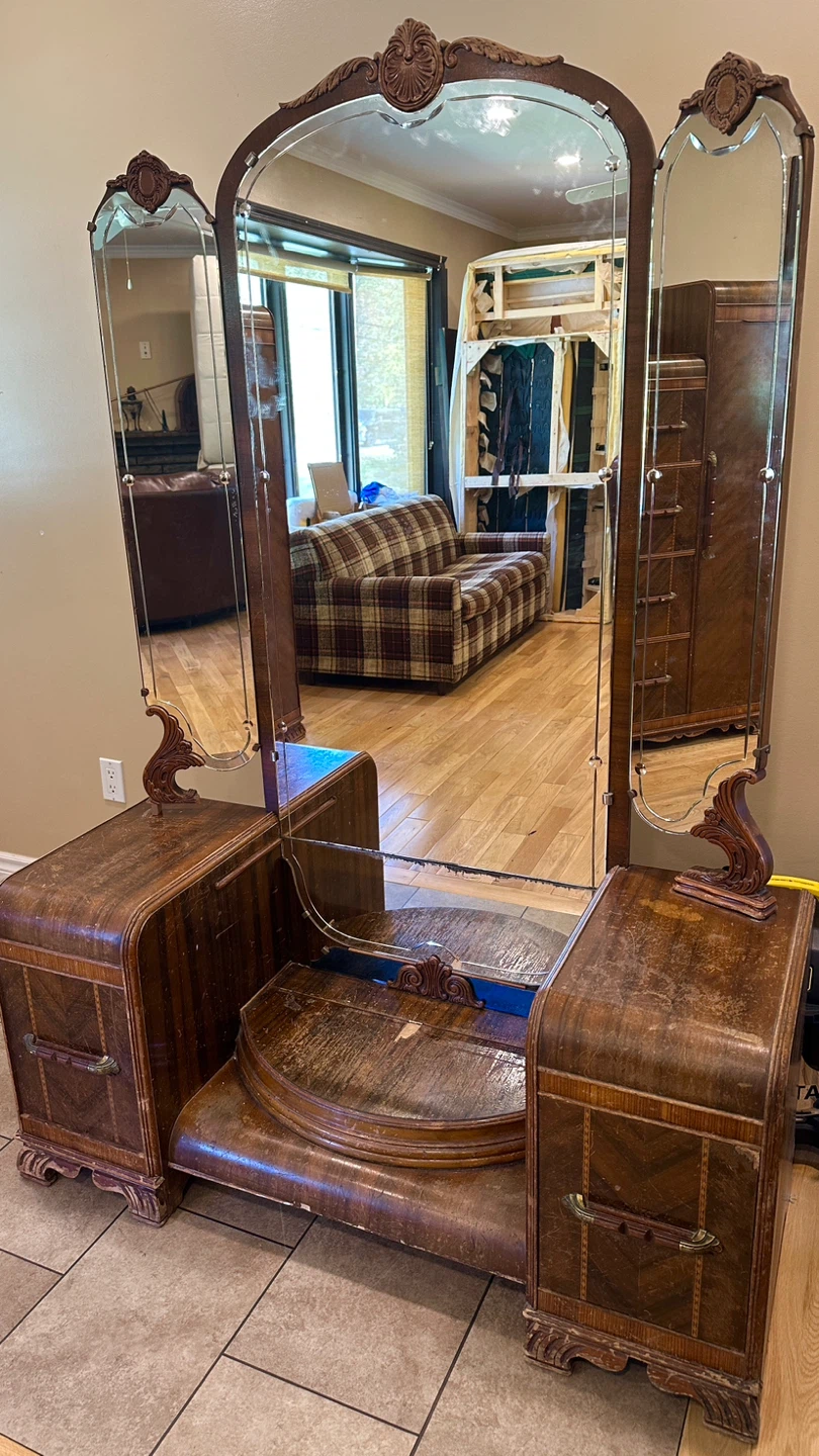 Antique 1939 Art Deco Vanity Dresser (CAN DELIVER) - photo 3