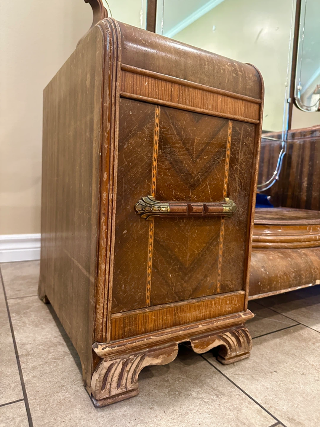 Antique 1939 Art Deco Vanity Dresser (CAN DELIVER) - photo 5