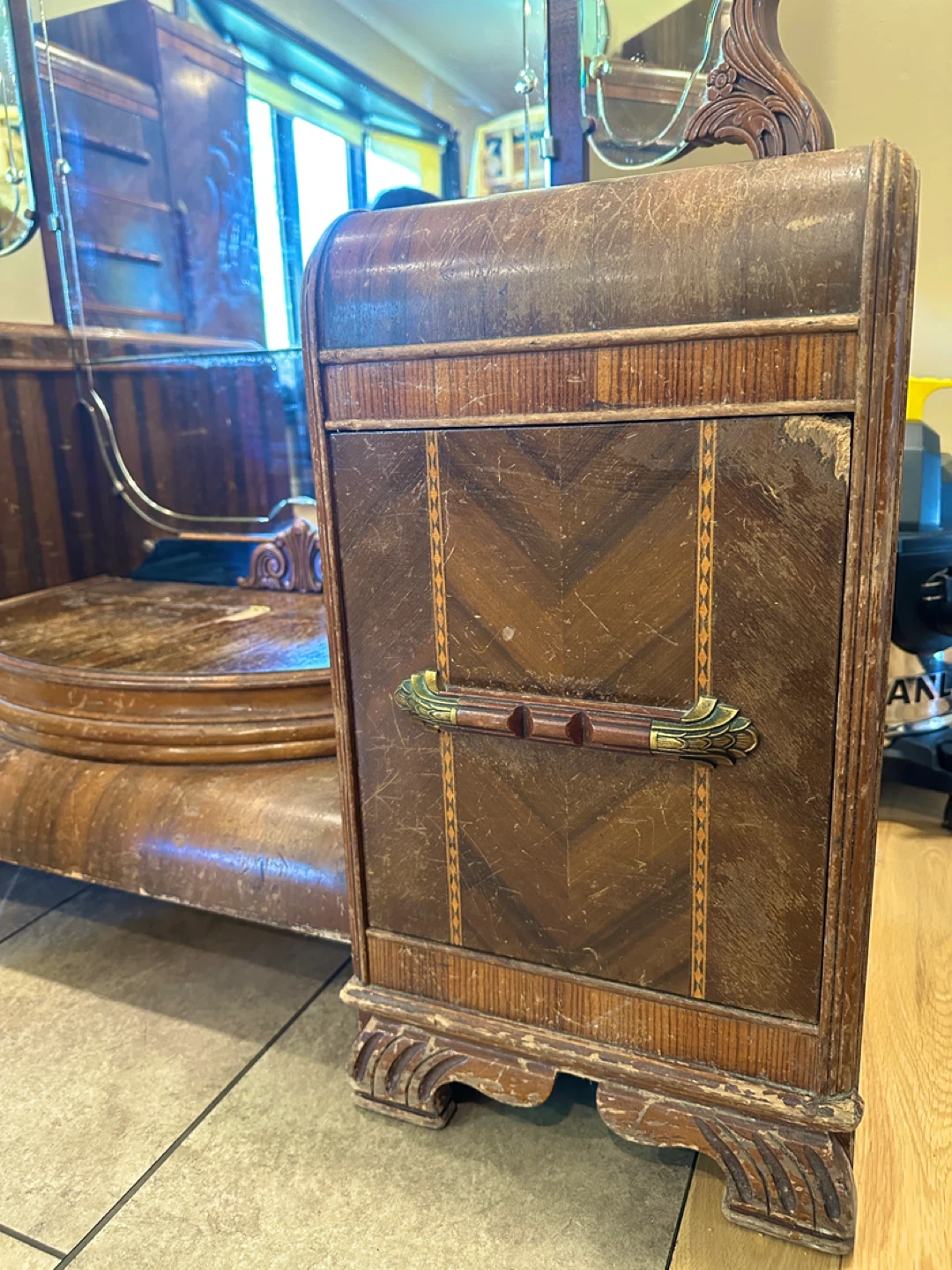 Antique 1939 Art Deco Vanity Dresser (CAN DELIVER) - photo 4