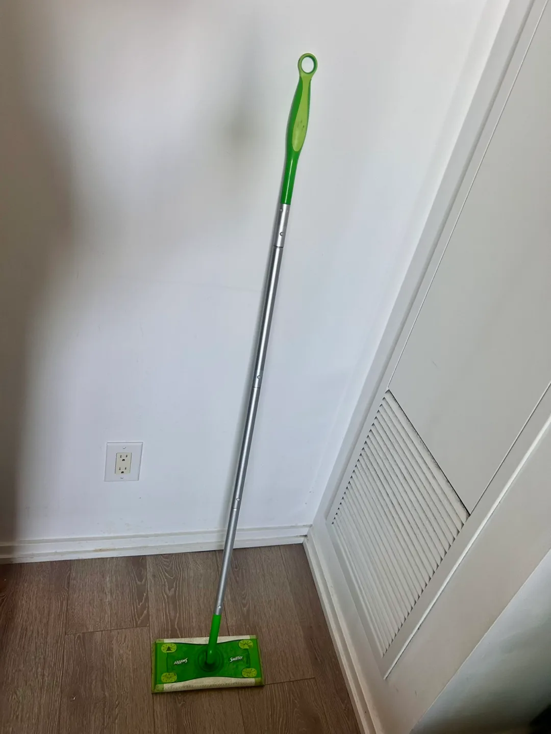 Swiffer Floor Mop thumbnail