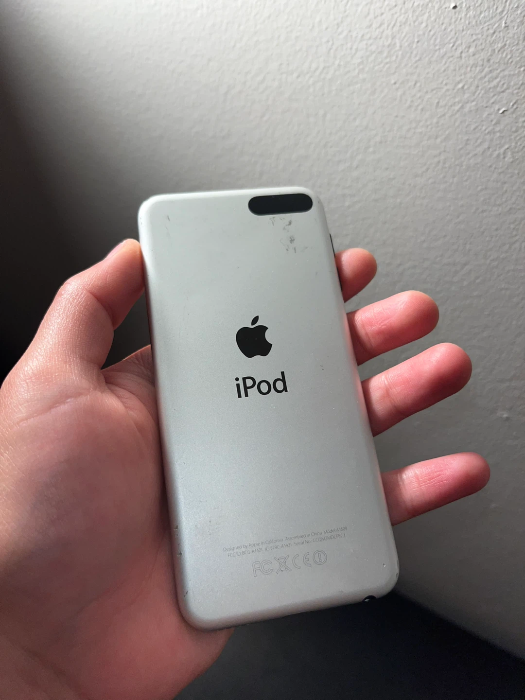 iPod Touch 5th Gen - 16GB w’ lightning cable - photo 5