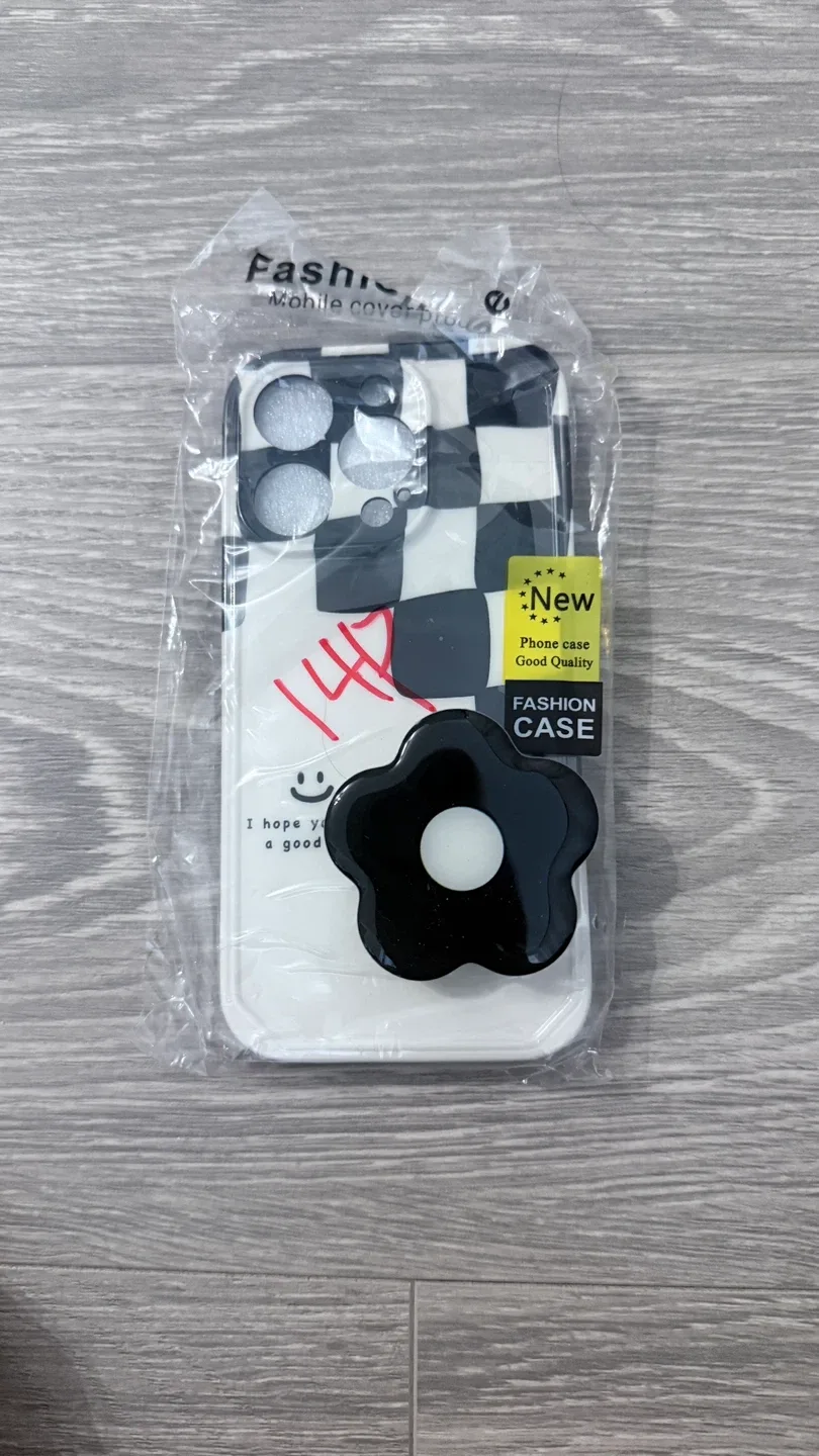 iPhone 14 provCase - Checkered Design thumbnail
