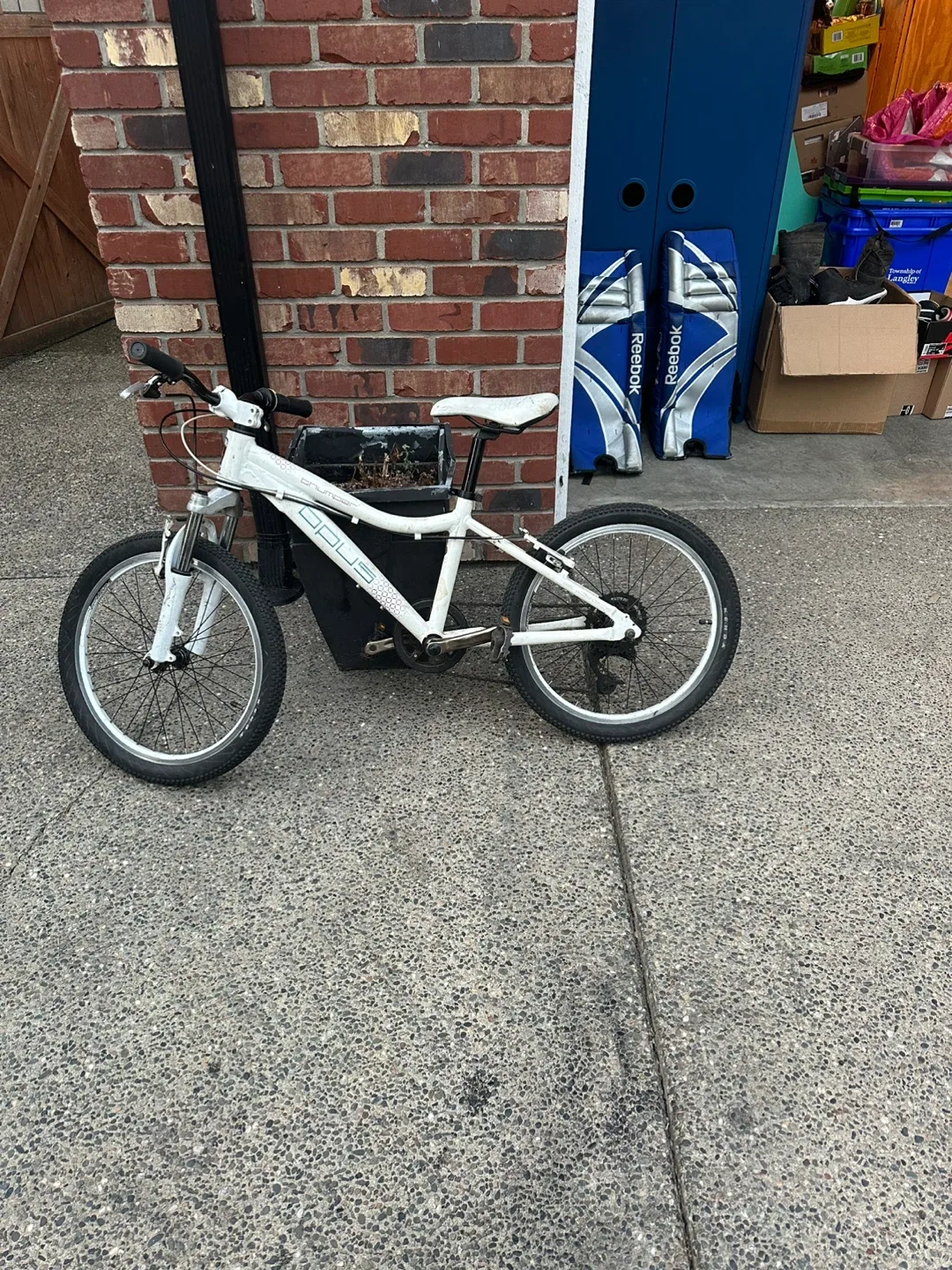 Opus Kids' Bike - White image indicator(2)