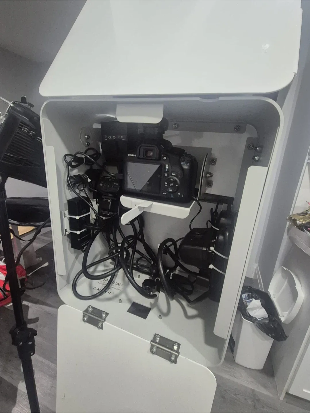 Photo Booth with Alien Bees Pro Photoflash image indicator(4)