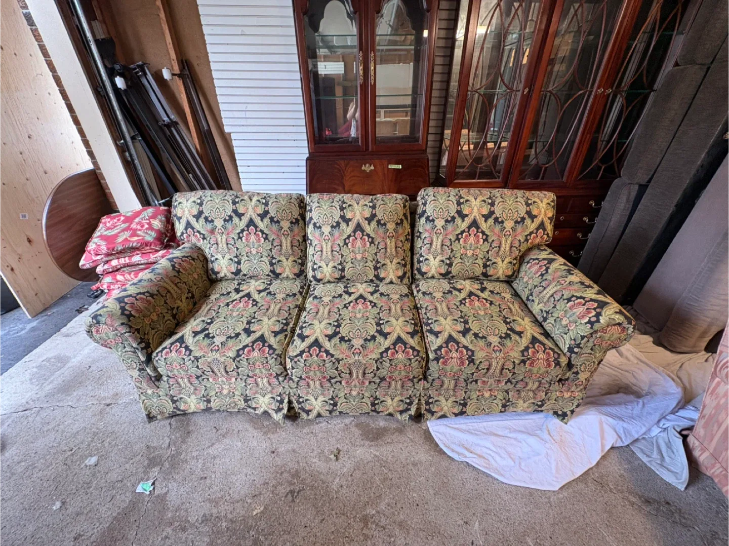 Lane Furniture Floral Pattern Sofa image indicator(2)