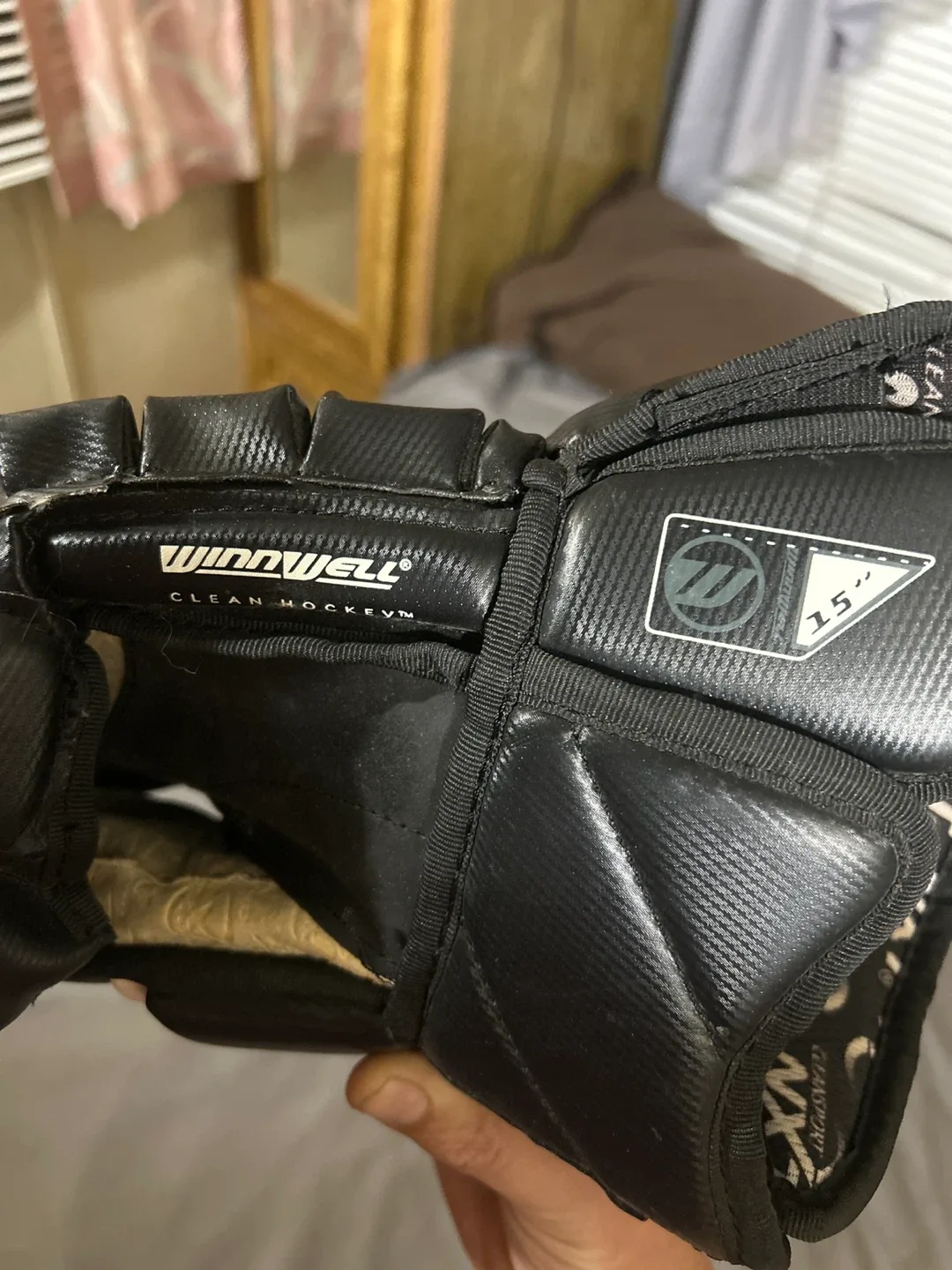 Winnwell Pro450 Hockey Gloves - 15" image indicator(2)