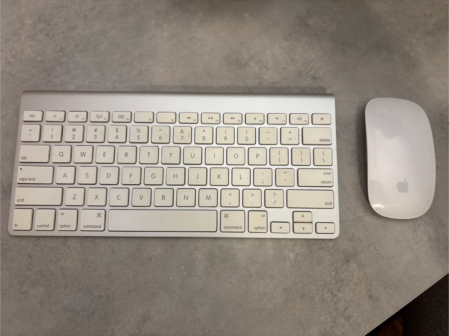Apple Wireless Keyboard & Magic Mouse thumbnail