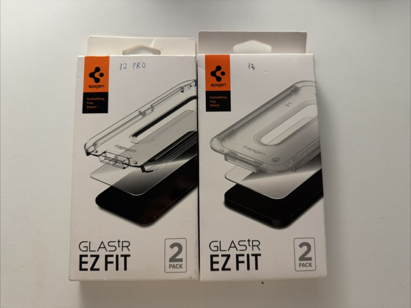 iPhone screen protector 12 Pro & 13 (2 Pack)