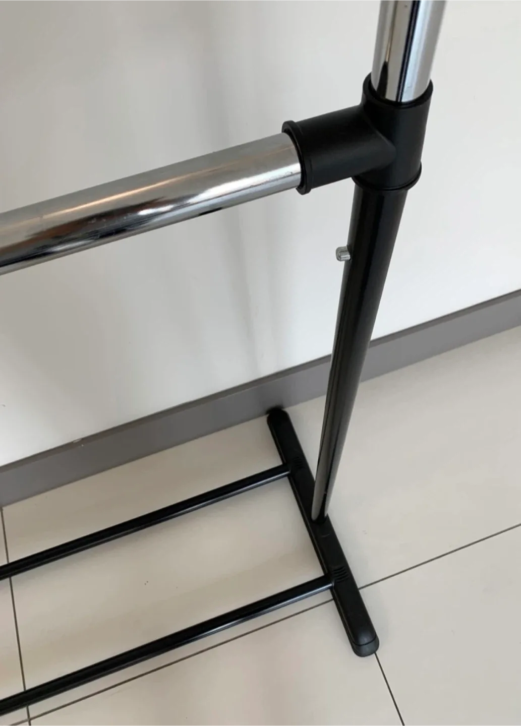 Double Rod Clothing Rack – Adjustable & Sturdy image indicator(6)