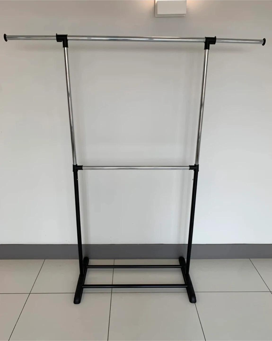 Double Rod Clothing Rack – Adjustable & Sturdy image indicator(2)