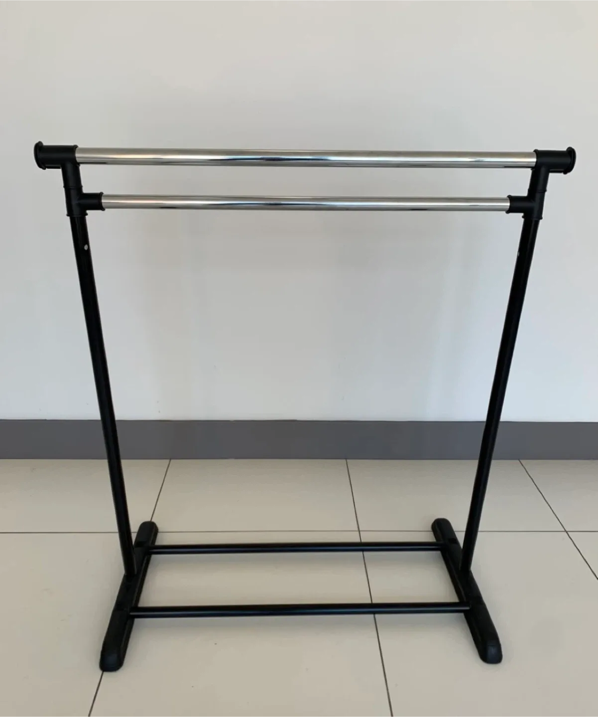 Double Rod Clothing Rack – Adjustable & Sturdy image indicator(8)