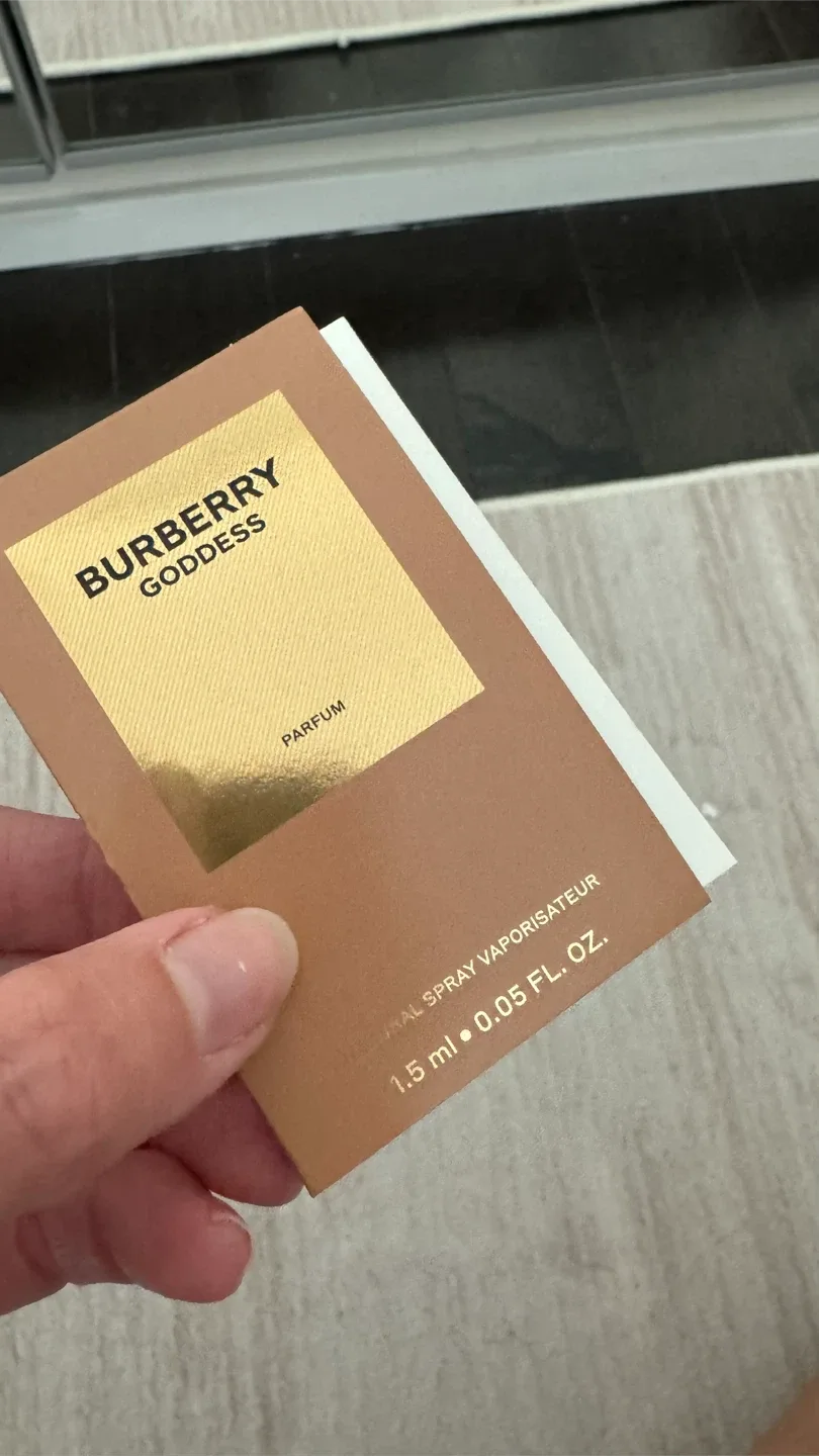 Burberry Goddess Parfum Sample 1.5ml image indicator(2)