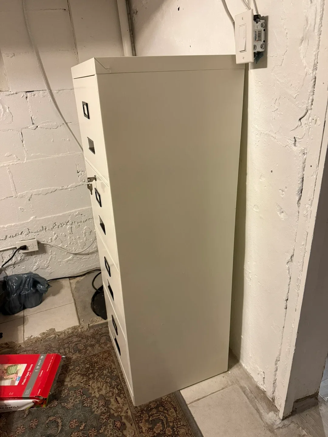 White / light grey file cabinet image indicator(2)