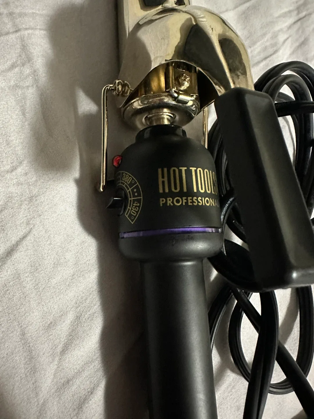 Hot Tools Pro Artist 1 1/4" Curling Iron image indicator(2)