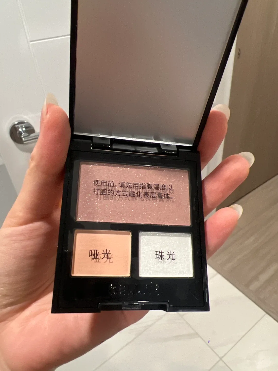 Gella's Ethereal Shimmering Crystal Eyeshadow Palette image indicator(2)