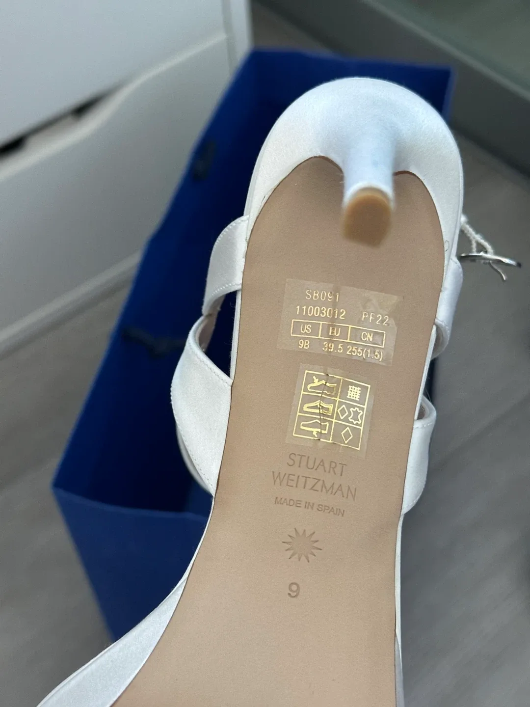 Stuart Weitzman White Heels - Size 9 image indicator(5)