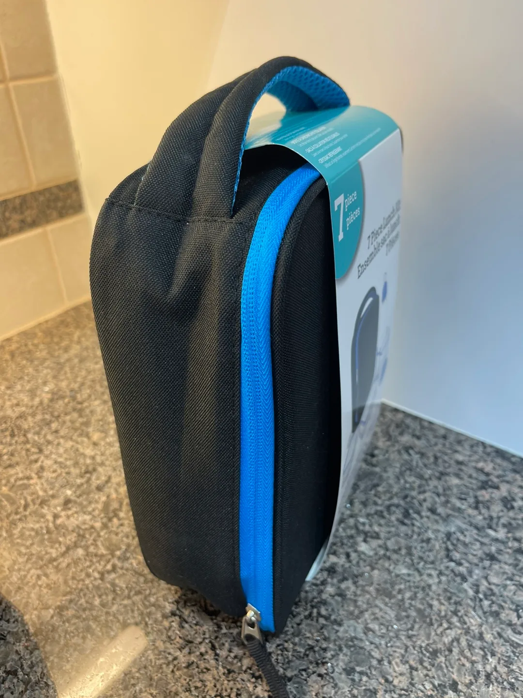 *SOLD* NEW 7-Piece LUNCH KIT - Insulated Bag, Bottle, Containers image indicator(3)