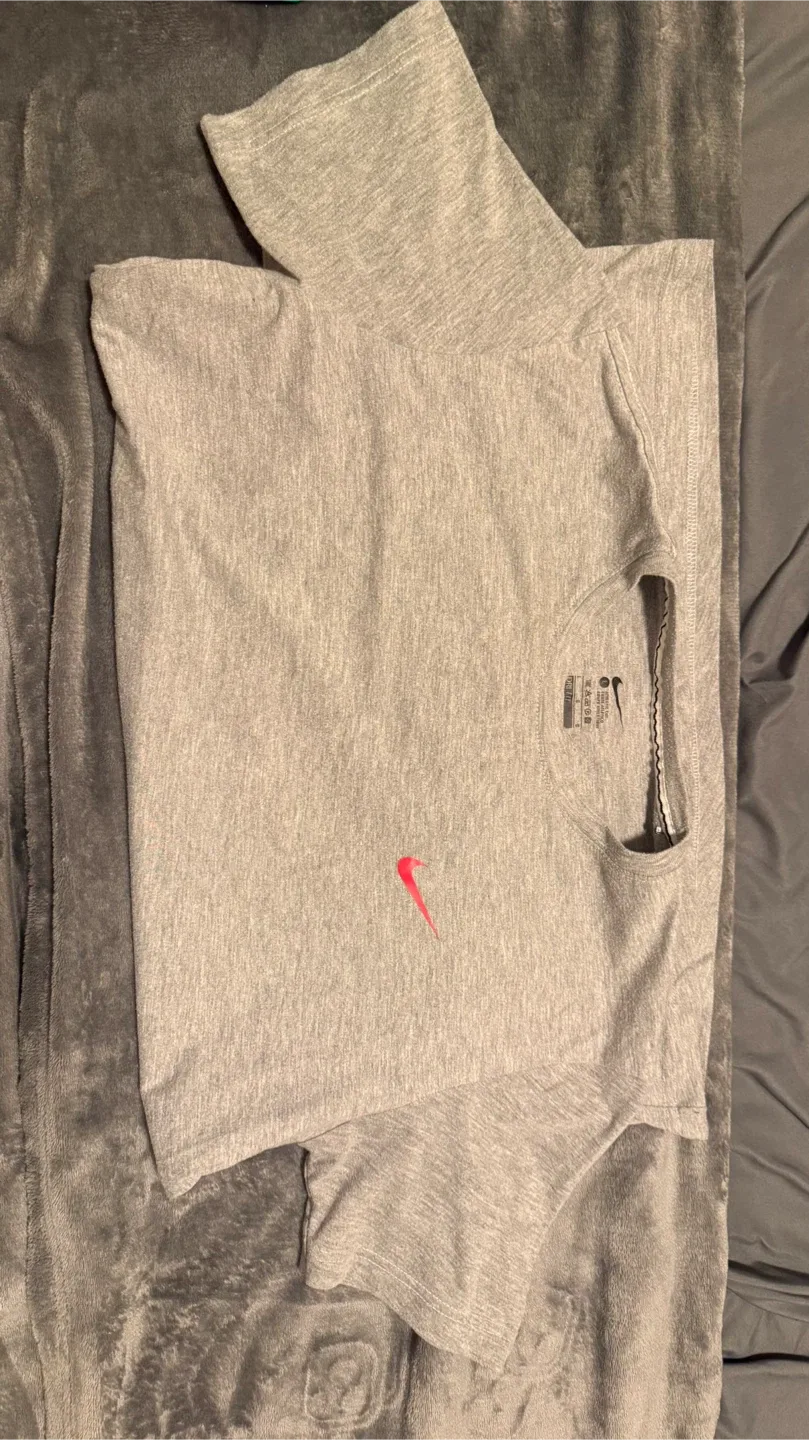 Nike Dri-FIT Athletic Cut T-Shirt - Size L image indicator(2)