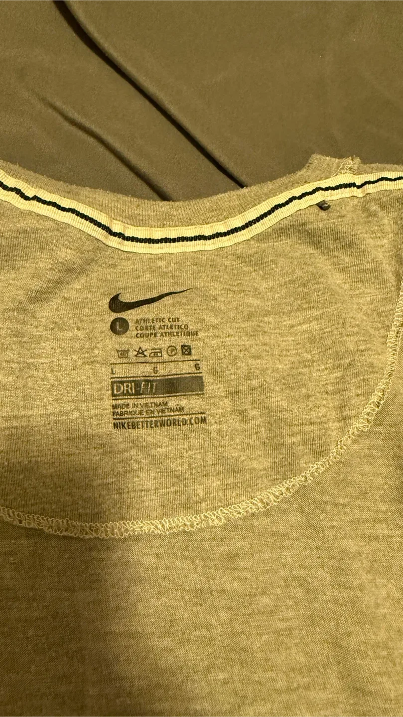 Nike Dri-FIT Athletic Cut T-Shirt - Size L image indicator(3)