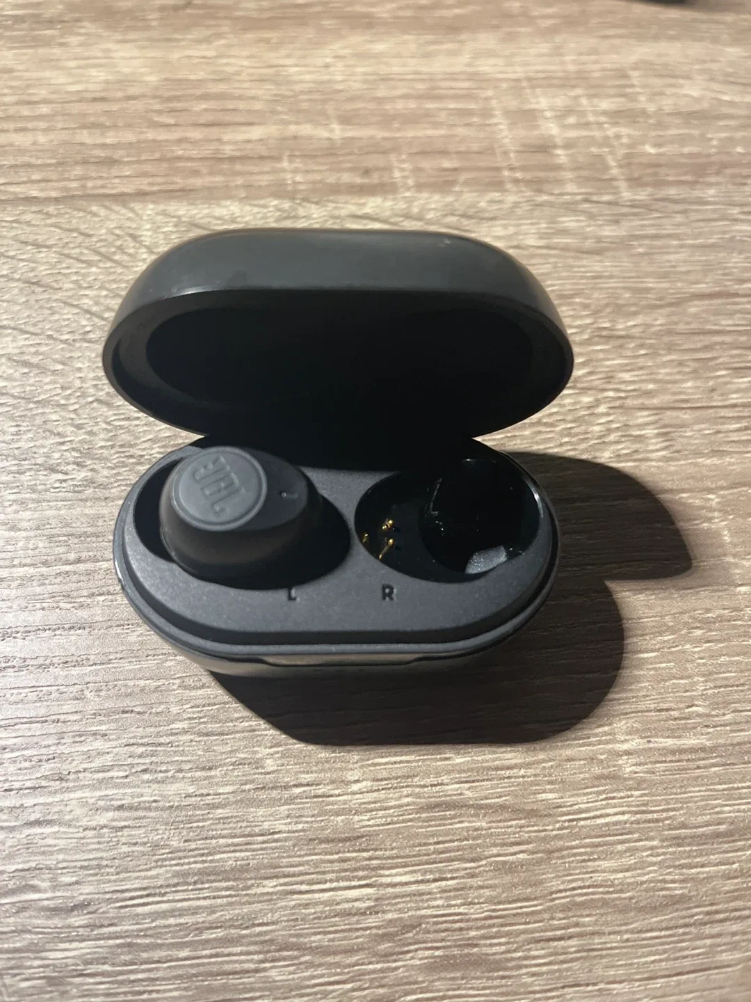 JBL Wireless Earbuds with Case thumbnail