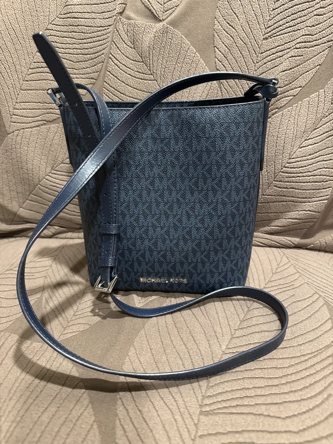 Michael Kors Navy Bucket Bag image indicator(3)