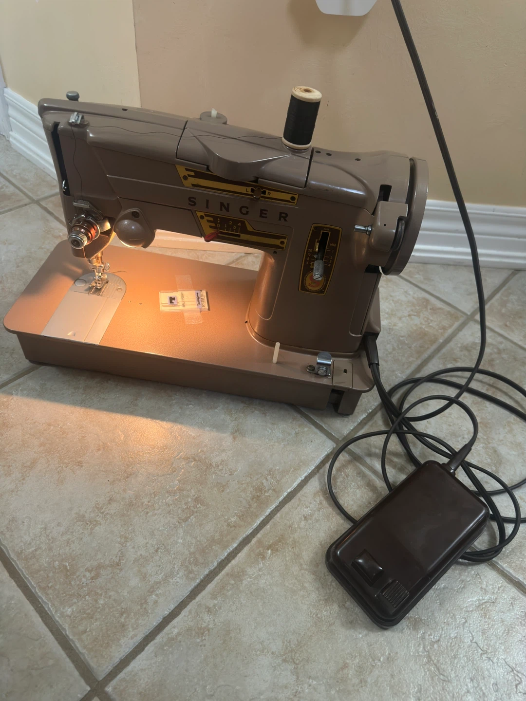 Singer sewing machine 1960’s - photo 2