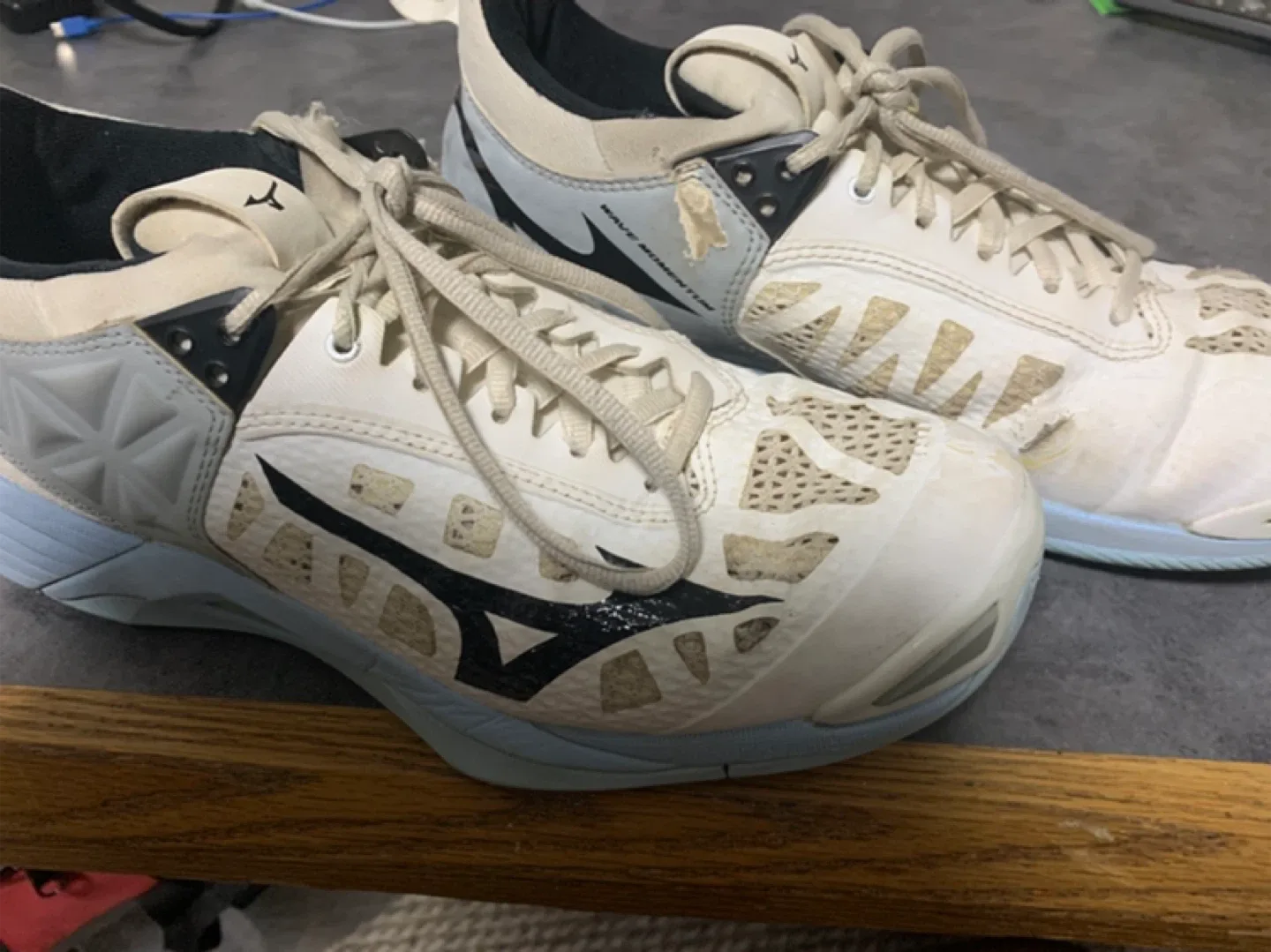 Mizuno Wave Momentum Volleyball Shoes image indicator(2)