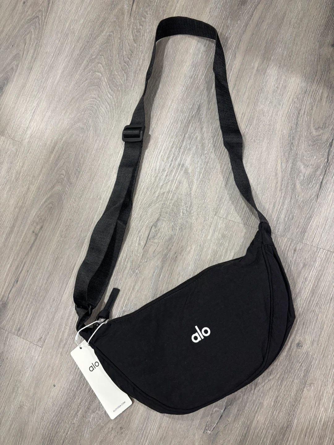 ALO Yoga Sling Bag - Black - photo 3