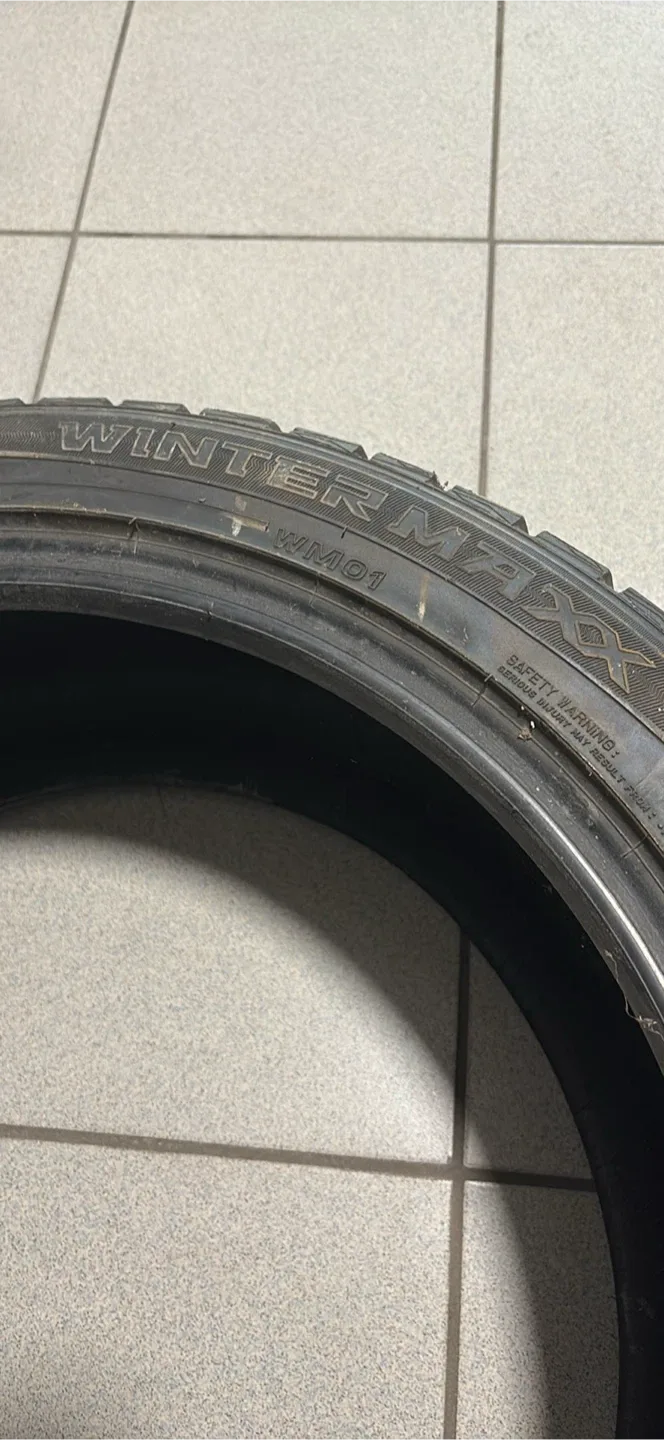 Dunlop Winter Maxx WM01 245/45R19 Winter Tires image indicator(4)