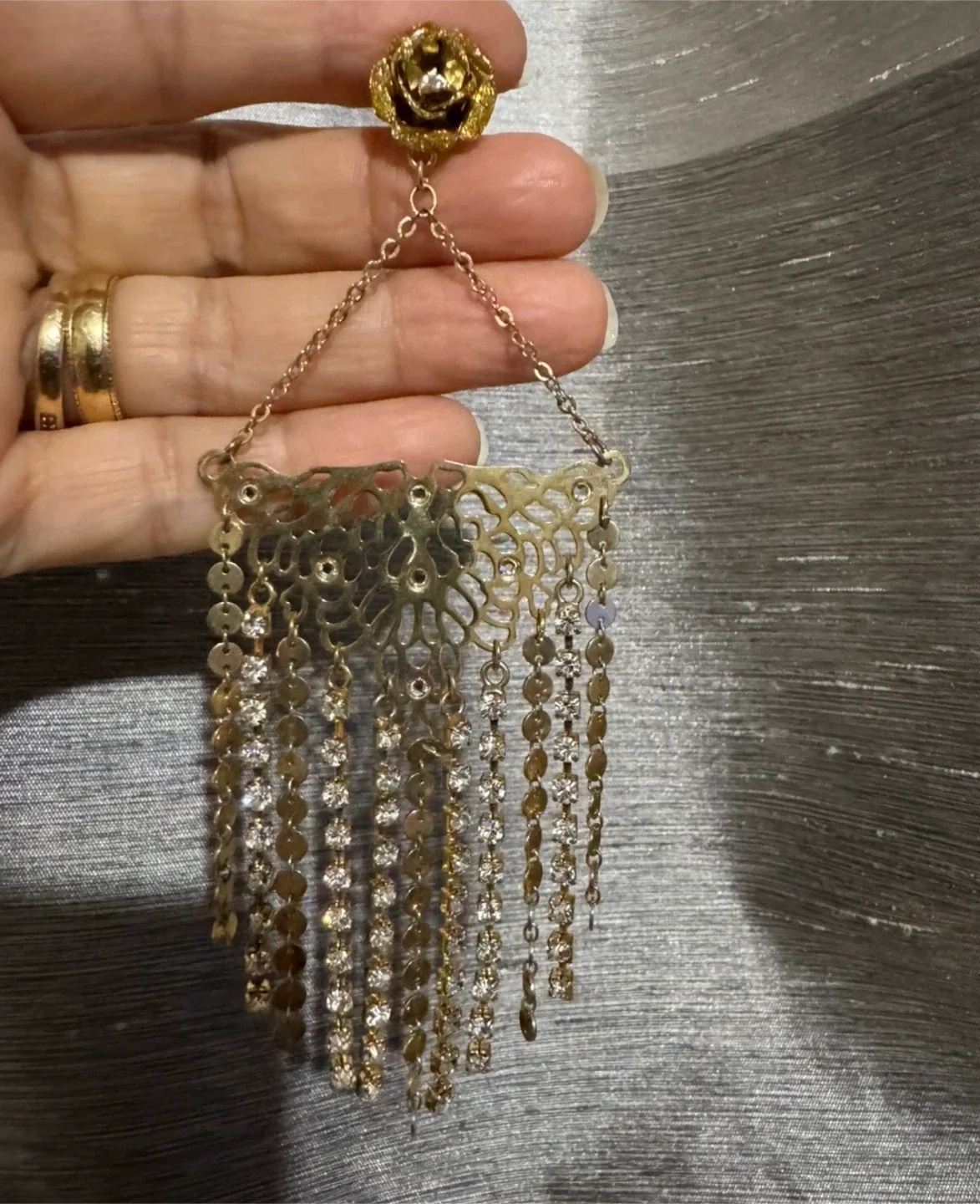 🥕Le Chateau Gold Dangle Earrings image indicator(2)