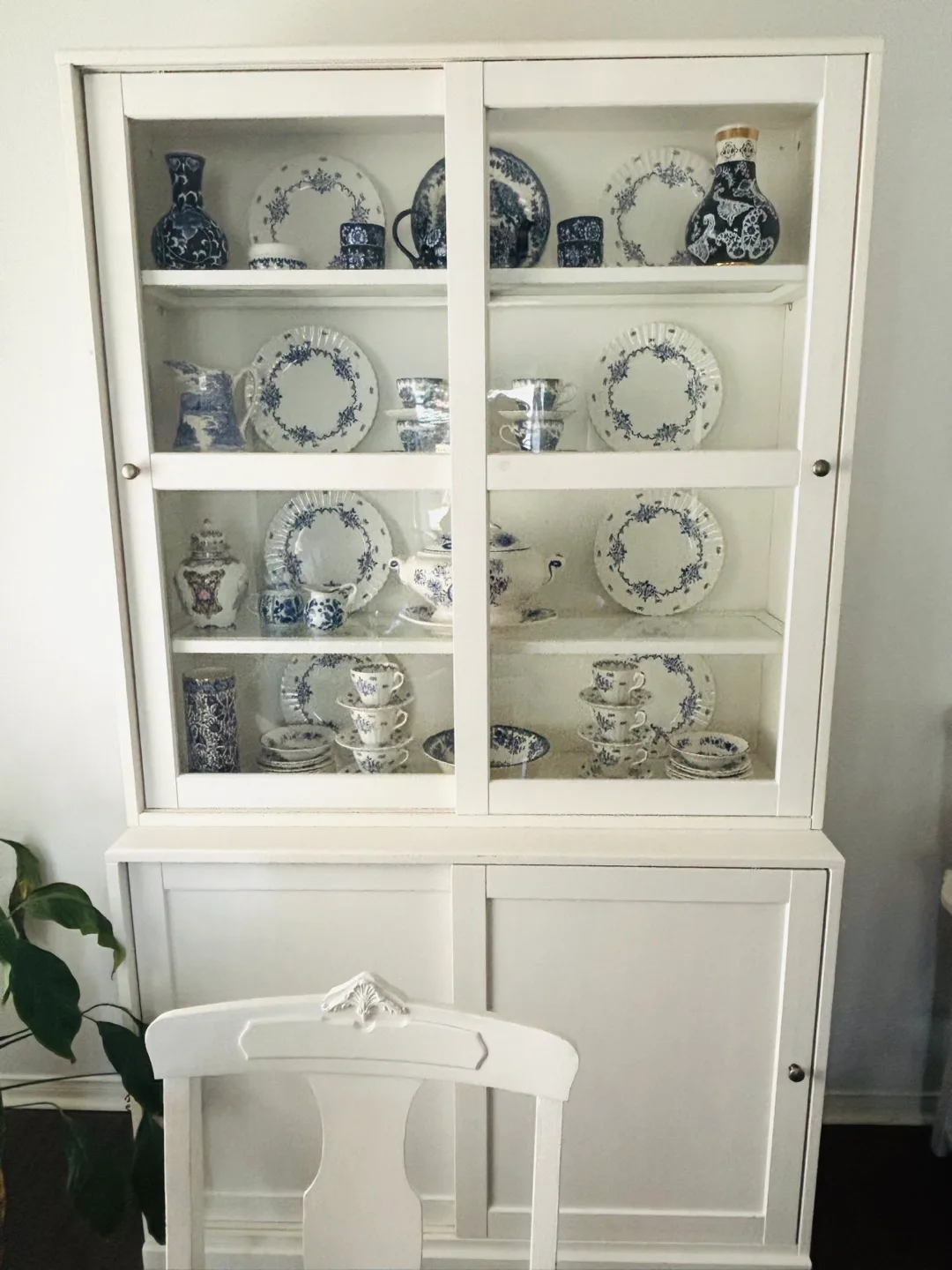 White buffet/hutch image indicator(2)