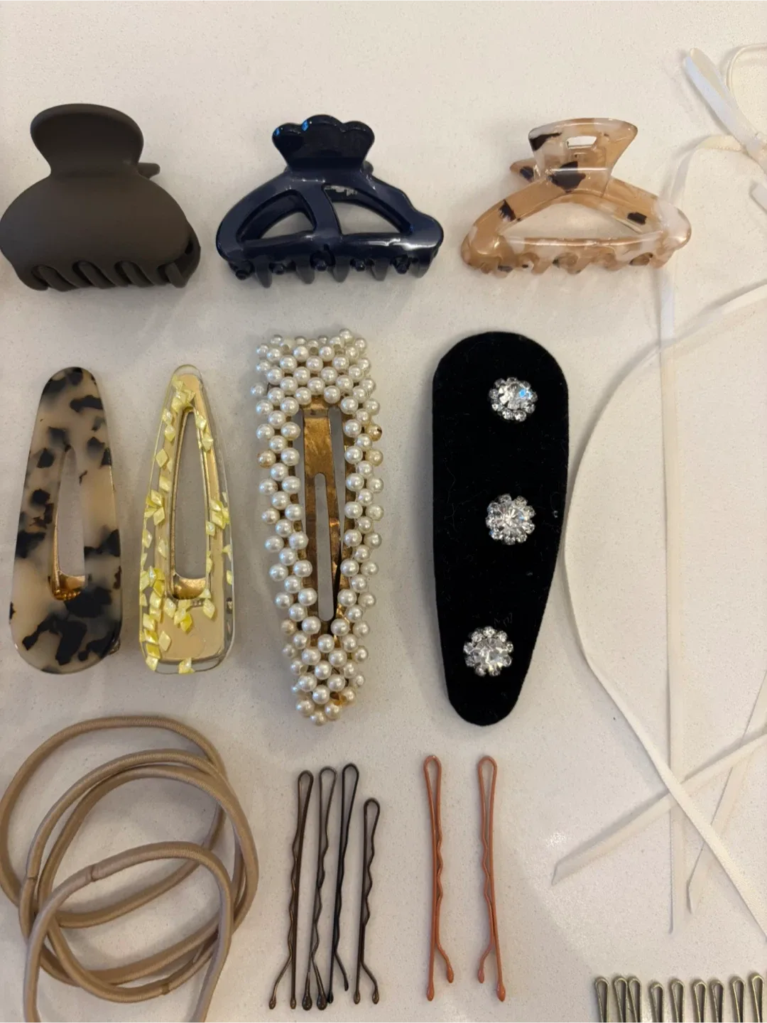 Hair Accessories: Clips, Claw Clip, Elastics, Bobby Pins image indicator(5)