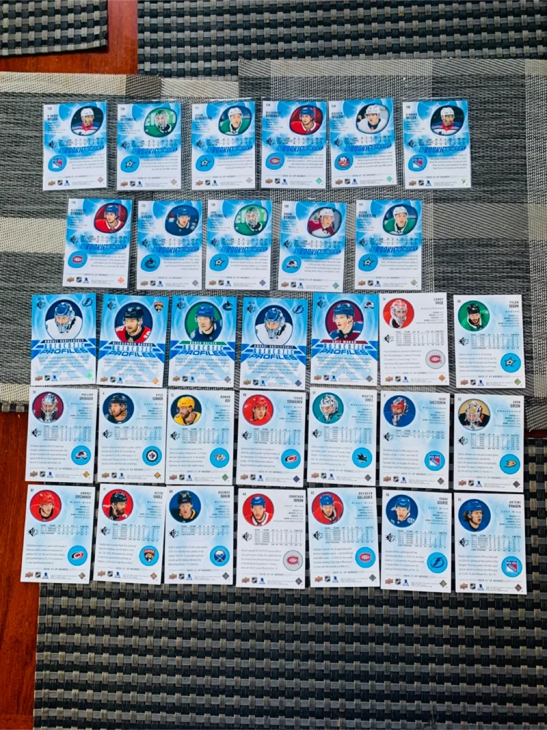 32 (11 Rookie) Hockey Trading Cards 2020-21 SP Authentics image indicator(2)