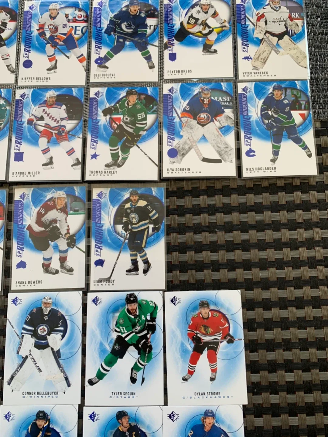 38 (28 Rookie) Hockey Trading Cards 2020-21 SP Authentics image indicator(5)