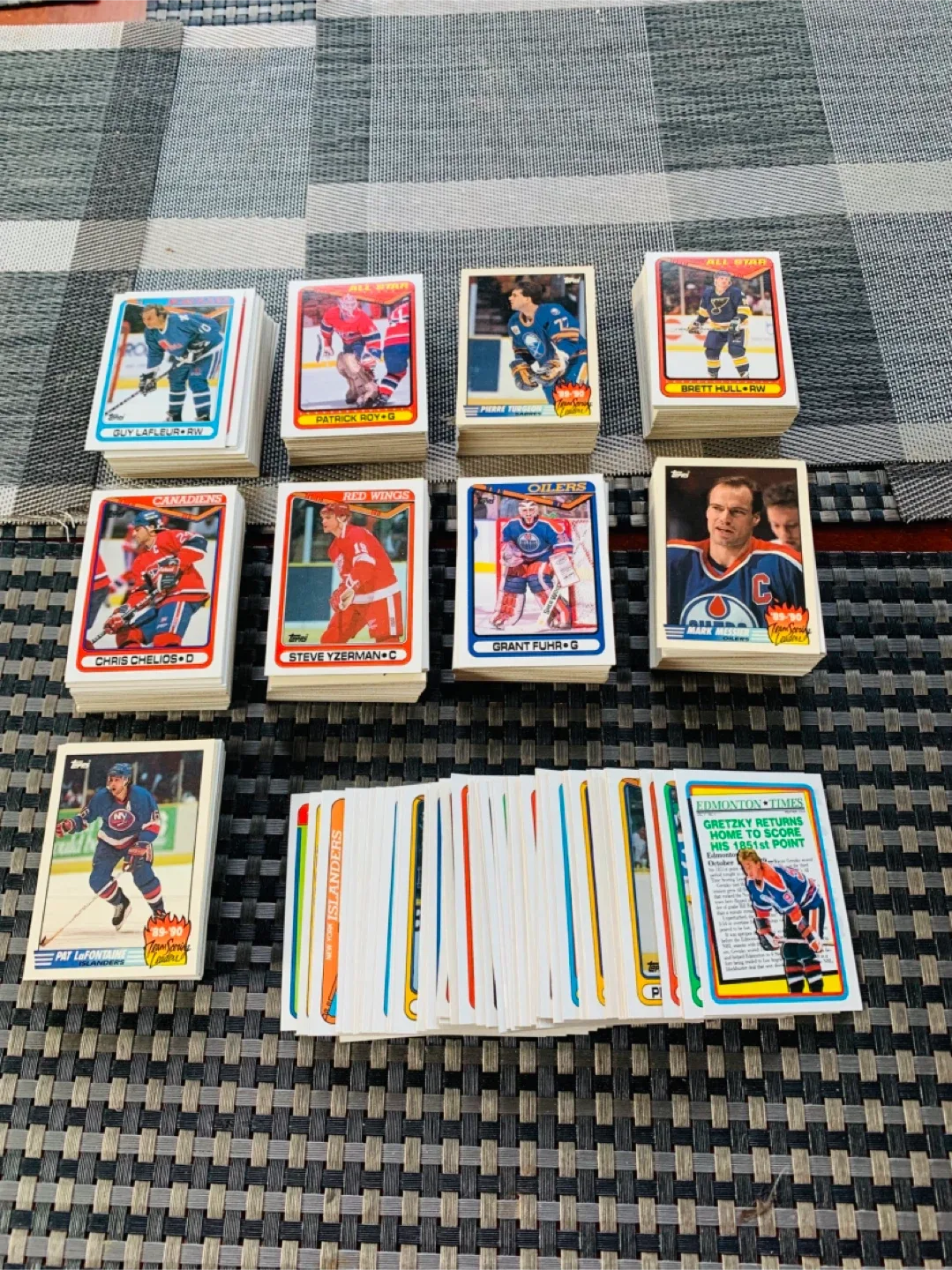 Over 450 Hockey Trading Cards w/ 69 FREE CARDS - 1990 TOPPS image indicator(2)