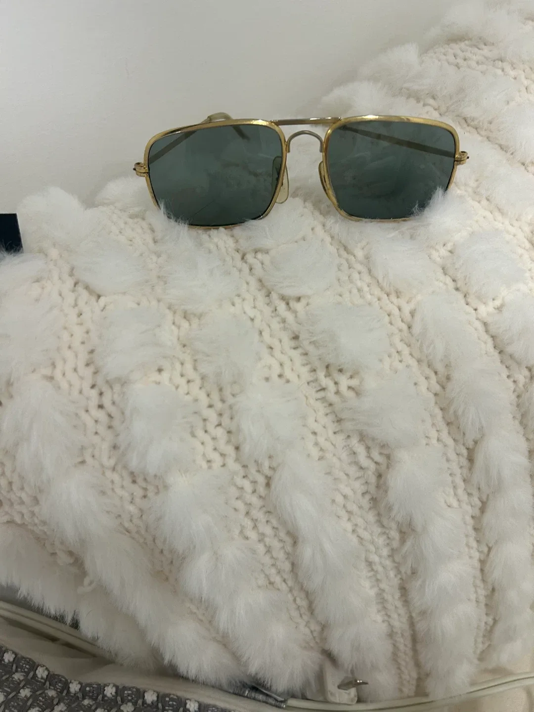 Gold vintage Aviator Sunglasses thumbnail