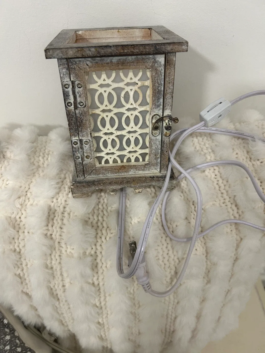 Rustic Wood & Metal Electric light Warmer thumbnail