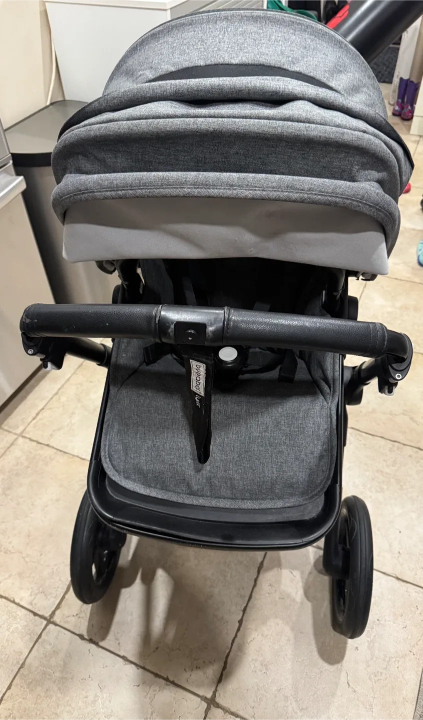 Bugaboo Lynx Stroller - Grey  $500 image indicator(3)