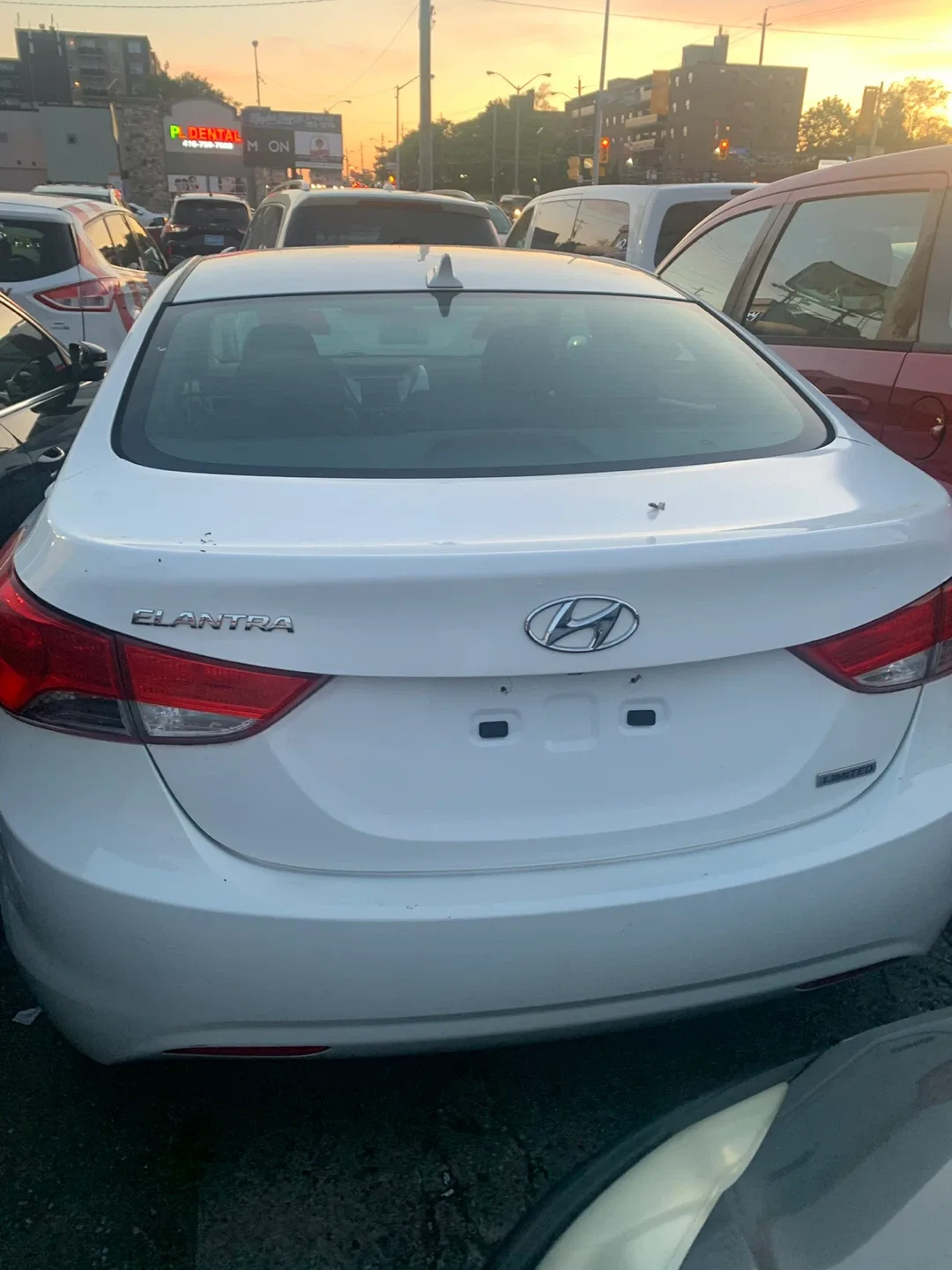 2013 Hyundai Elantra LIMITED edition- White Sedan image indicator(3)