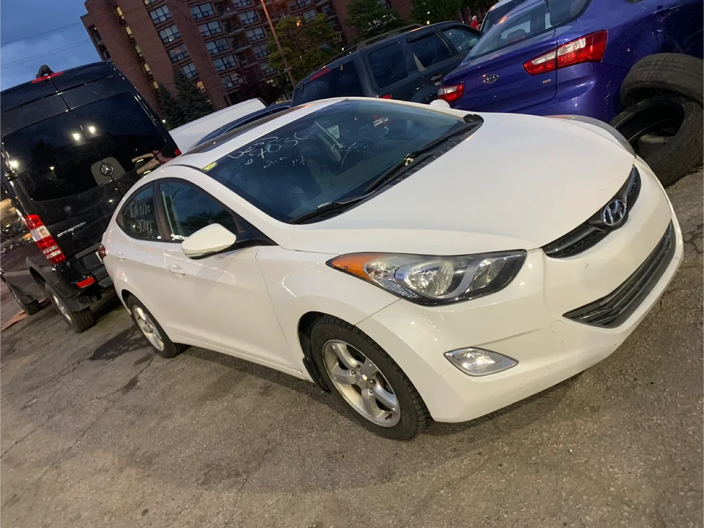 2013 Hyundai Elantra LIMITED edition- White Sedan image indicator(4)