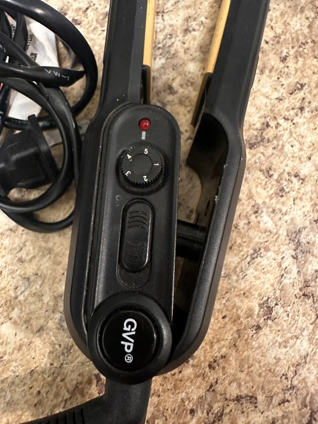 GVP Flat Iron Hair Straightener image indicator(4)