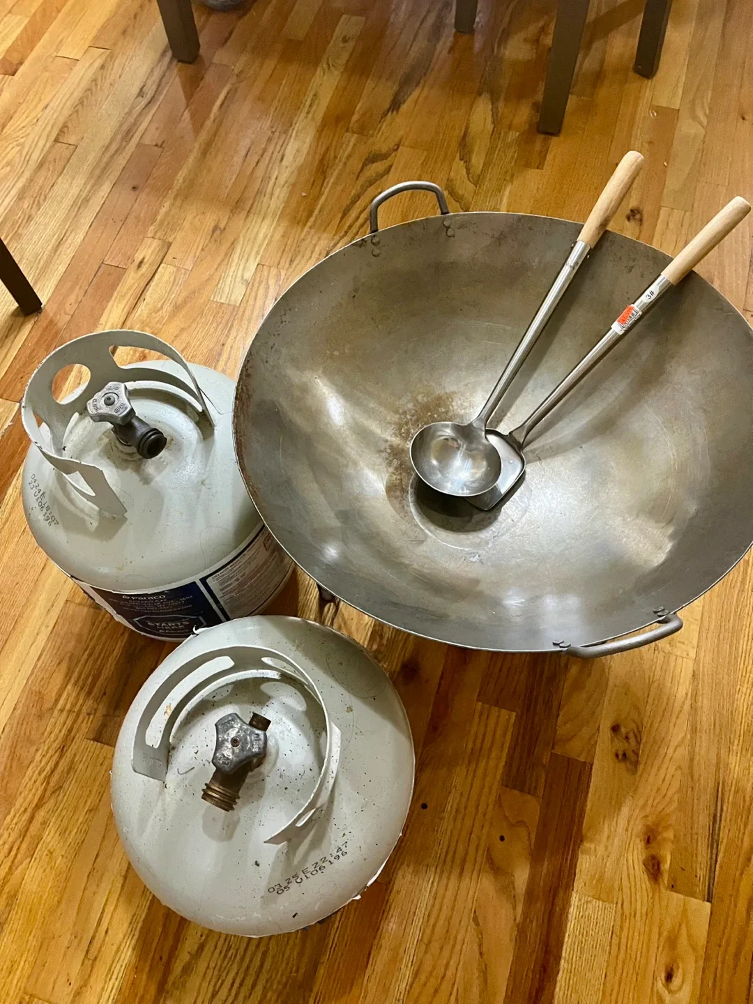 High Pressured stove. Big wok and laddles and Propane Tanks image indicator(2)