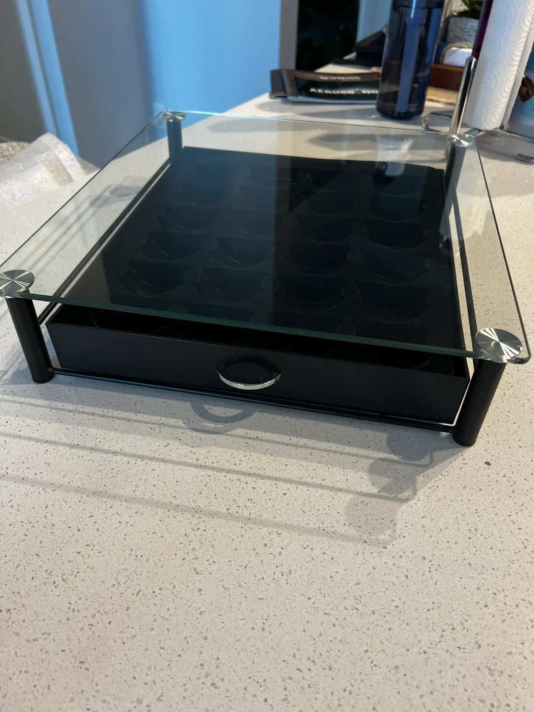 Capsule holder with glass top image indicator(3)