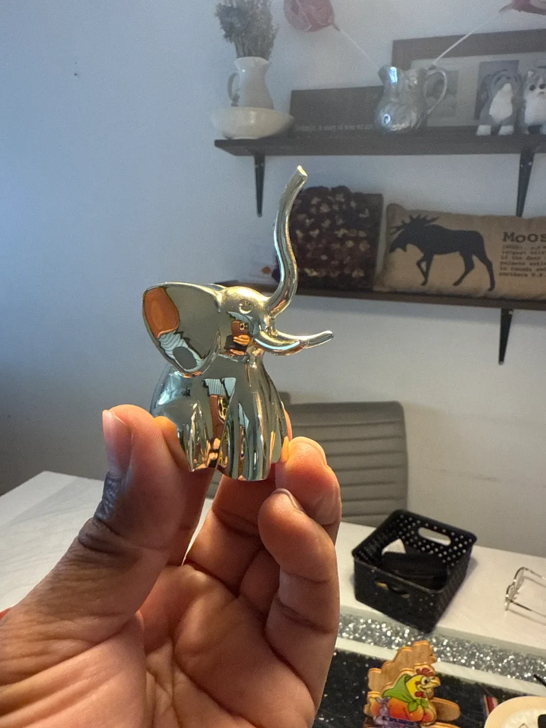 Gold Elephant ring holder Figurine image indicator(2)