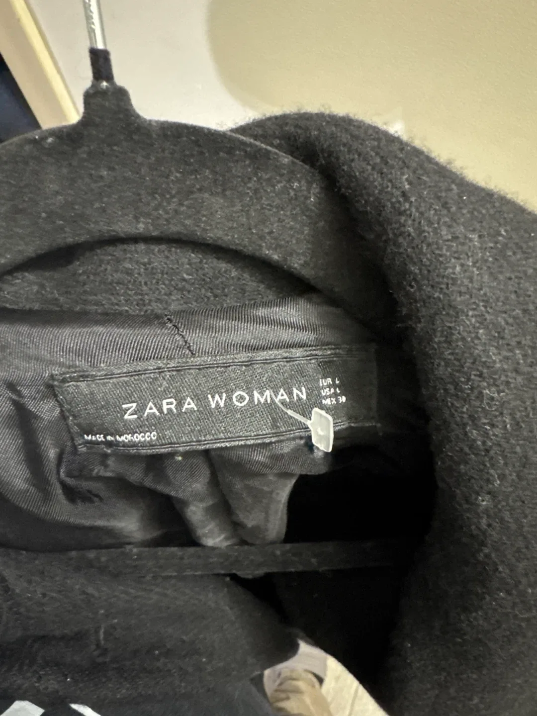 Zara Woman Black Coat - Size L image indicator(3)