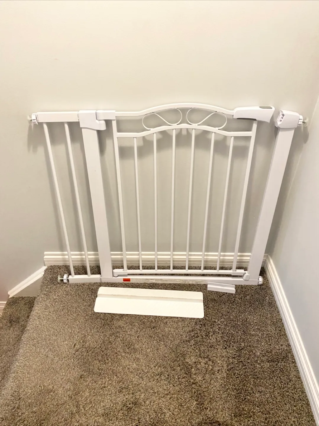 White Baby Safety Gate no drill adjustable thumbnail