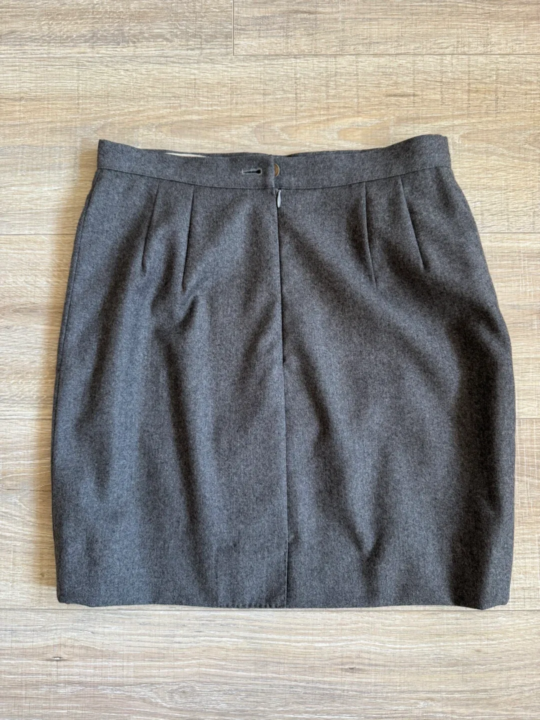 Giorgio Armani Wool Skirt - Size 8 image indicator(2)