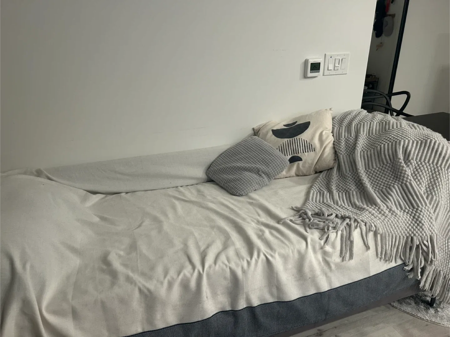 Wazo Moreno Grey Velvet Sofa image indicator(4)