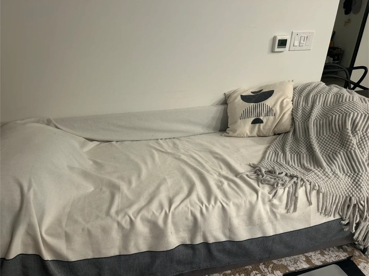 Wazo Moreno Grey Velvet Sofa image indicator(5)